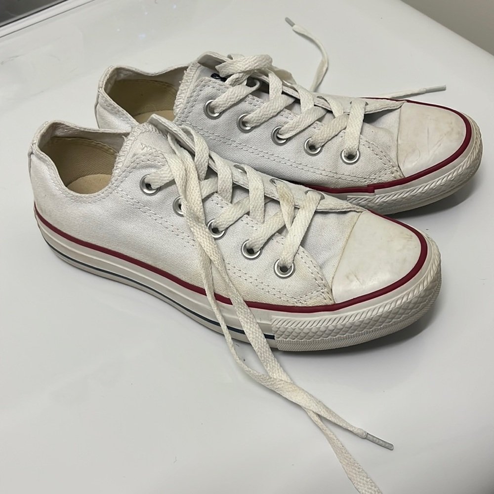 White low top converse. Size 6